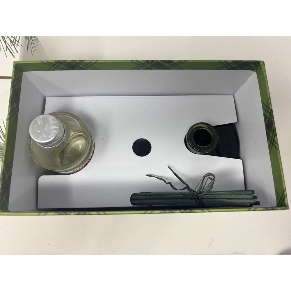 NIB Thymes Frasier Fir Reed Diffuser Set 7.75 oz Green Glass Vessel